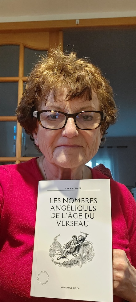 Lecteur avec le livre