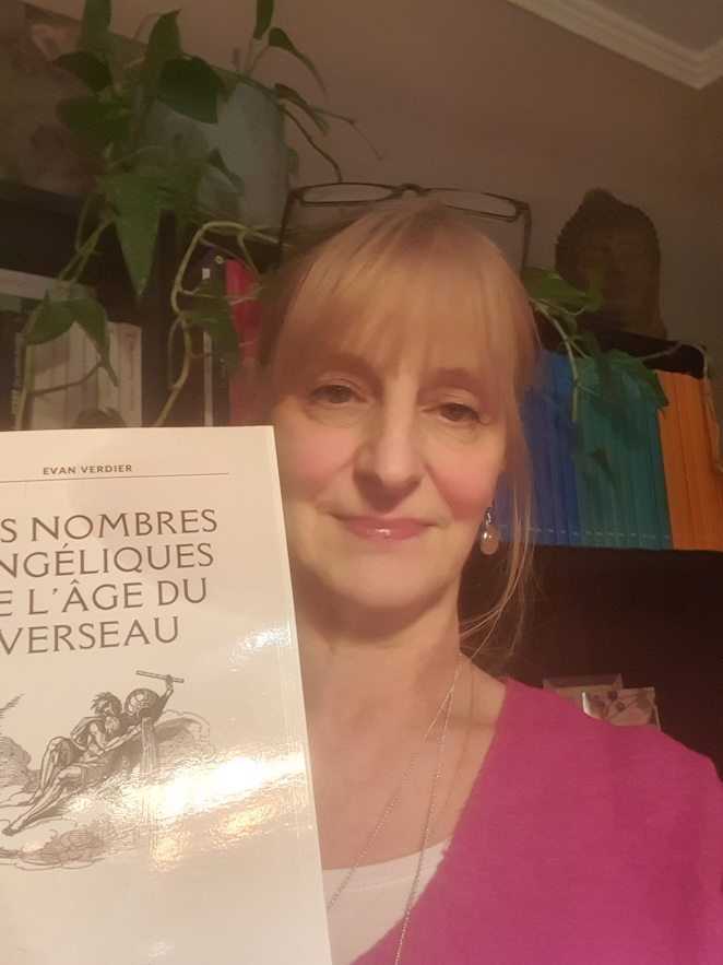 Lecteur avec le livre