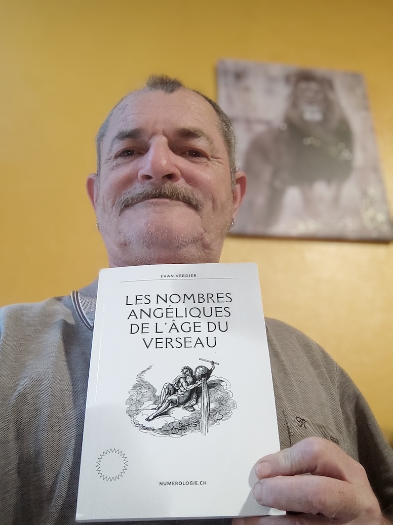 Lecteur avec le livre