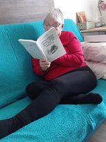 Lecteur avec le livre